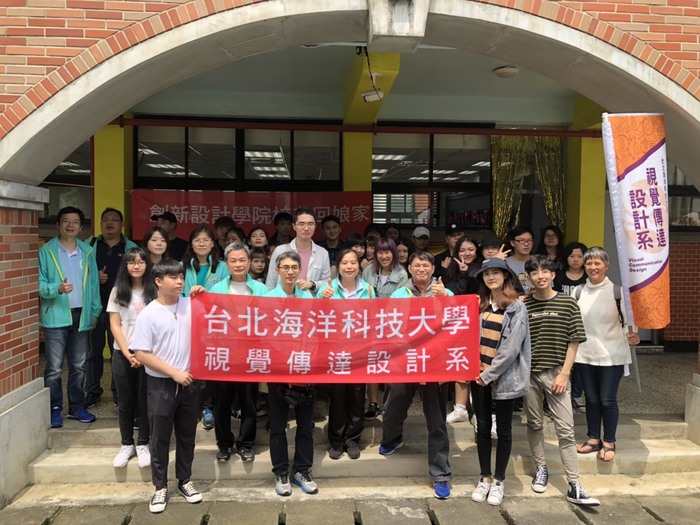 107學年度視傳系畢業系友回娘家活動圖片