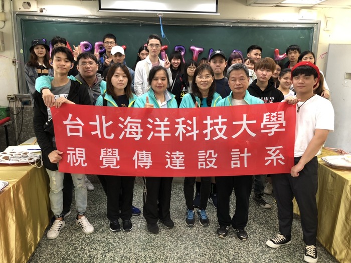107學年度視傳系畢業系友回娘家活動圖片