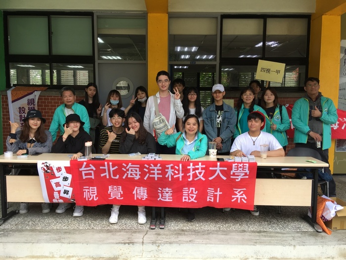 107學年度視傳系畢業系友回娘家活動圖片
