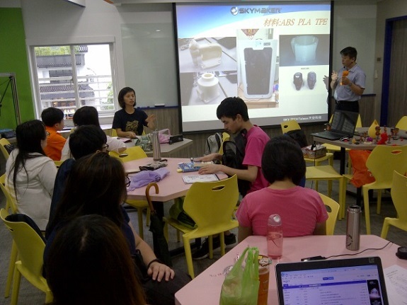 視覺傳達設計系辦理「3D列印與雷射雕刻創意設計手作坊」系列活動圖片